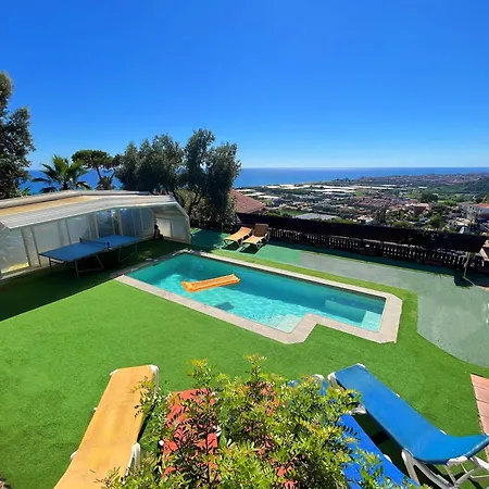 Con Piscina Privada Climatizada 29ºc * 산타수산나